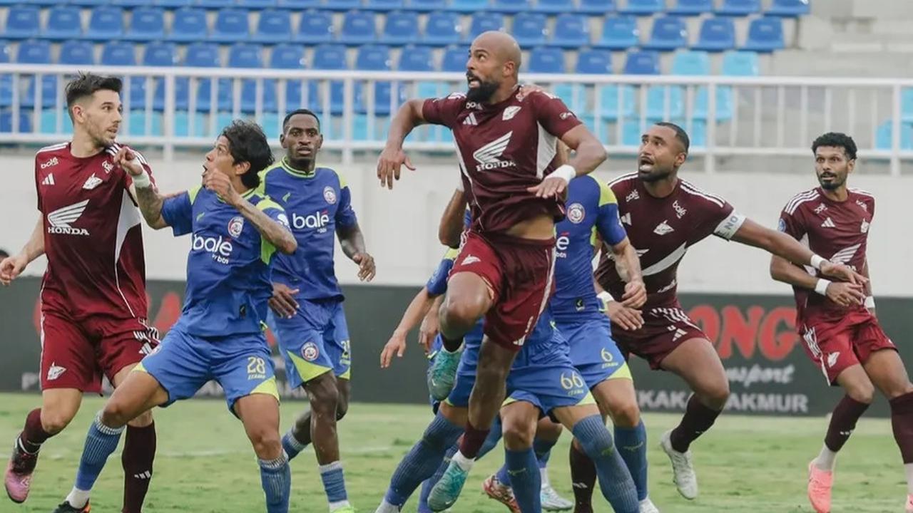 Arema FC Bangkit Dramatis, PSM Makassar Jadi Korban Amukan Singo Edan