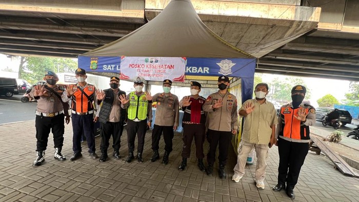 Polres Jakbar Kerahkan Water Cannon dan Buka Posko Kesehatan Antisipasi Abu Anak Krakatau